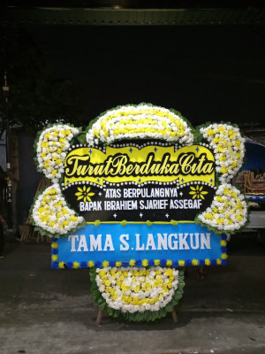 Papan Bunga Duka di Negeri Olok Gading